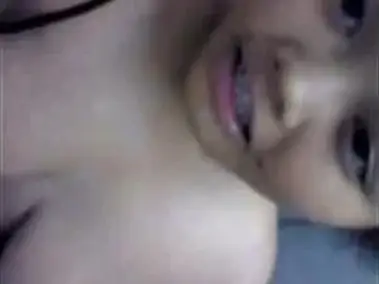 Video ABG Berwajah Imut Bugil Pamer Bodi